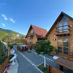 Wooden With Private Pool בית הארחה בראט