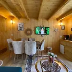 Wooden With Private Pool 3* Berat