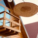 Wooden With Private Pool בית הארחה 3*