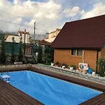 בית הארחה Wooden With Private Pool 3*