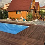 Wooden With Private Pool 3* בראט