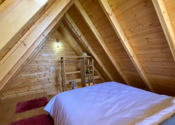Wooden With Private Pool 베라트