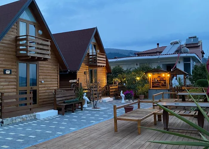 Wooden With Private Pool 게스트하우스 3*