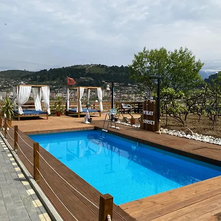 Wooden With Private Pool 3* Berat