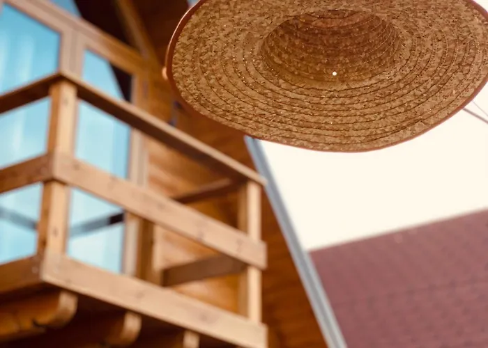 Wooden With Private Pool 招待所 3*